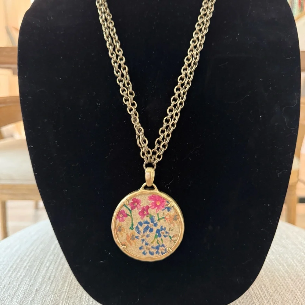 Floral Pendant Necklace with Gold Tone Chain
